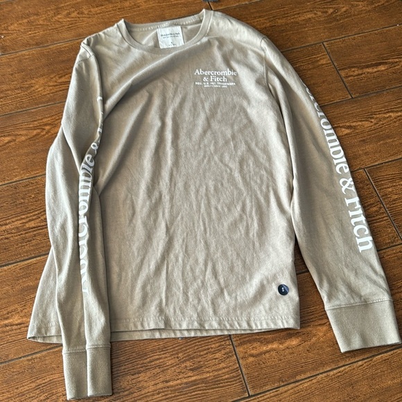 Abercrombie & Fitch Men’s Beige LongSleeves Round Neck with Logo on Sleeves - Picture 1 of 5